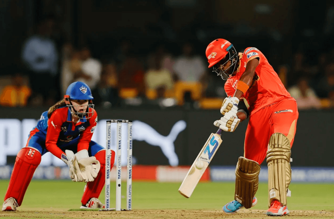 Bharti Fulmali scored 40 off 29 balls for the Giants hitting four fours and two sixes 