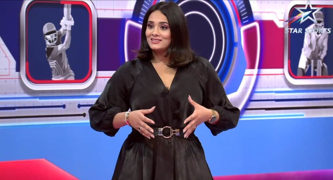 Top 5 Hottest Female Cricket Presenters From India