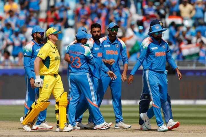 India vs Australia 10 overs report