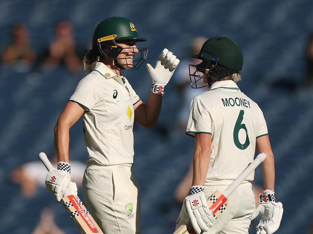 AUS-W vs ENG-W Ashes Test Day 2