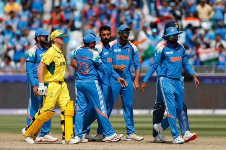India vs Australia 10 overs report