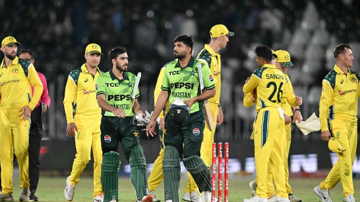 Pakistan Wins Toss, Bowls First in Lahore ODI