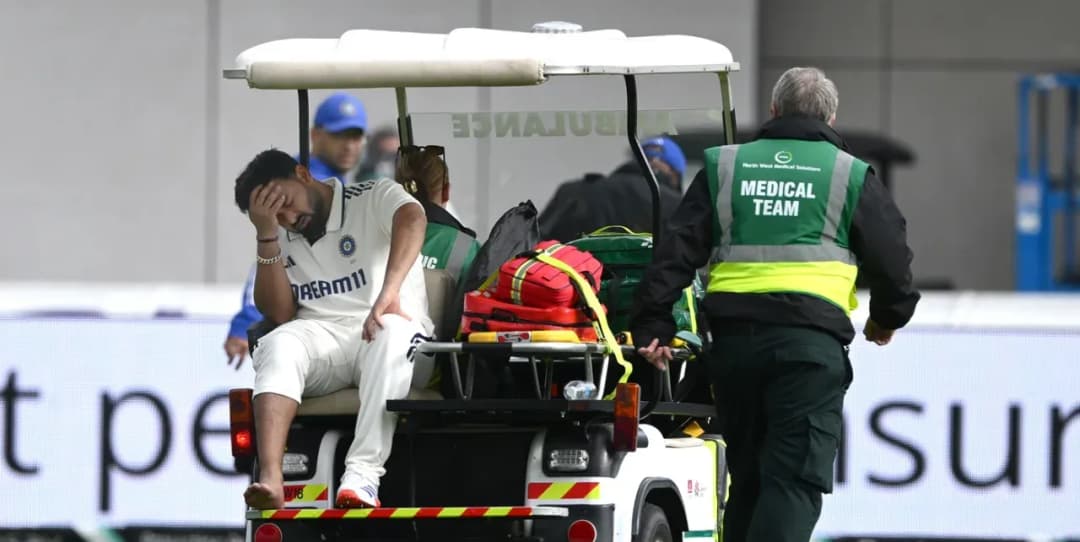 Ricky Ponting, Michael Atherton Fear Serious Injury as Rishabh Pant Limps Off at Old Trafford