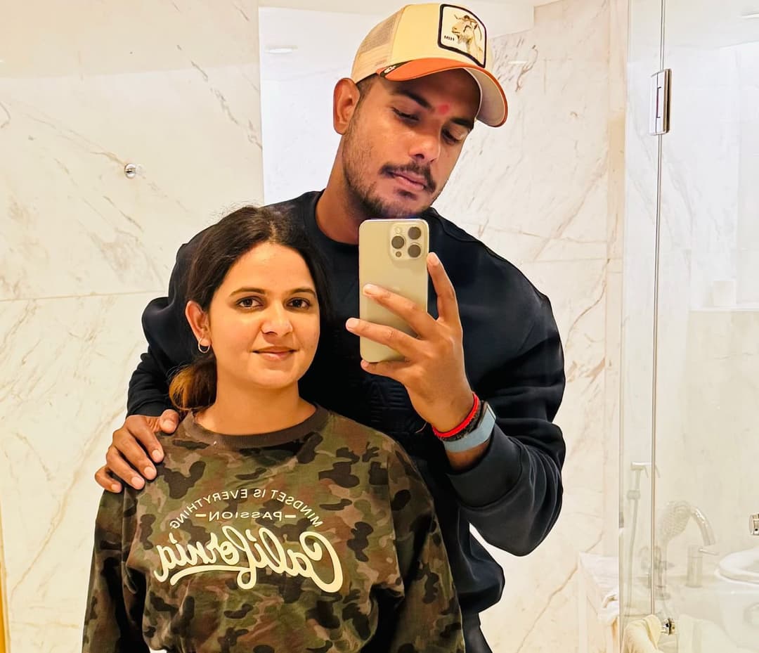 Yash Dayal with his rumored girlfriend